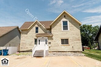 Building Photo - 109 1/2 E Broad St