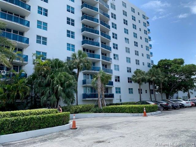 Building Photo - 7501 E Treasure Dr