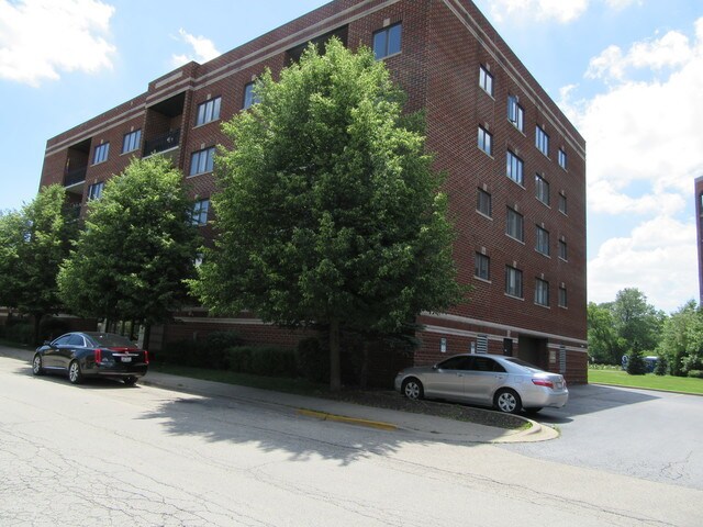 Building Photo - 450 Western Ave
