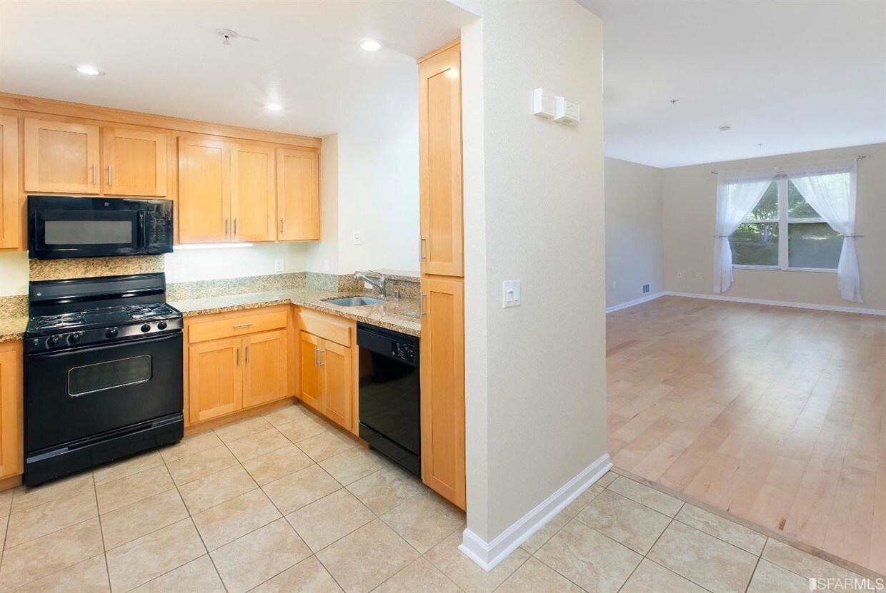 Primary Photo - 401 Crescent Ct