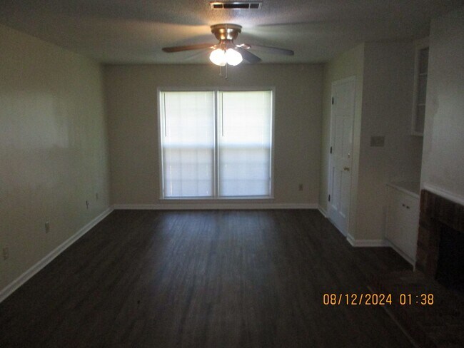Foto del edificio - 2808 Falcon Ln