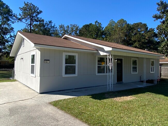 Building Photo - 627 Lee Rd