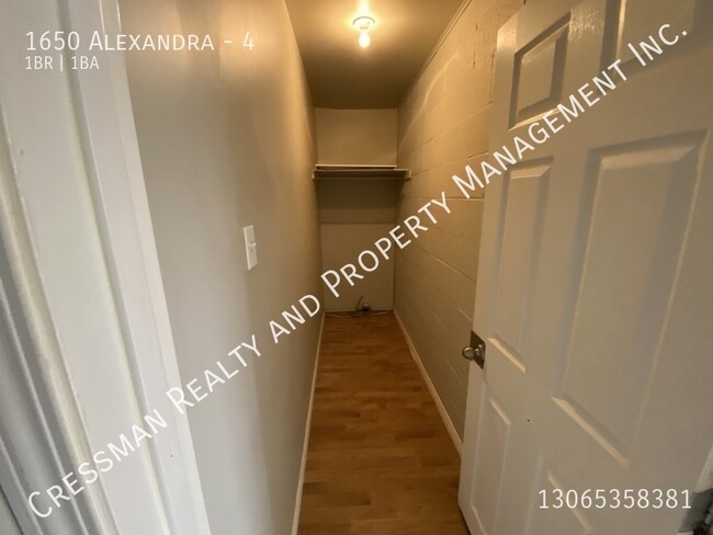 Building Photo - 1 Bed 1 bath APARTMENT located in Regina, ...