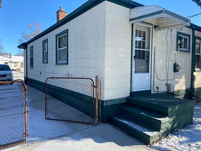 Building Photo - 2010 Capitol Ave