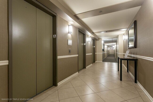Foto del edificio - 1250 S Indiana Ave