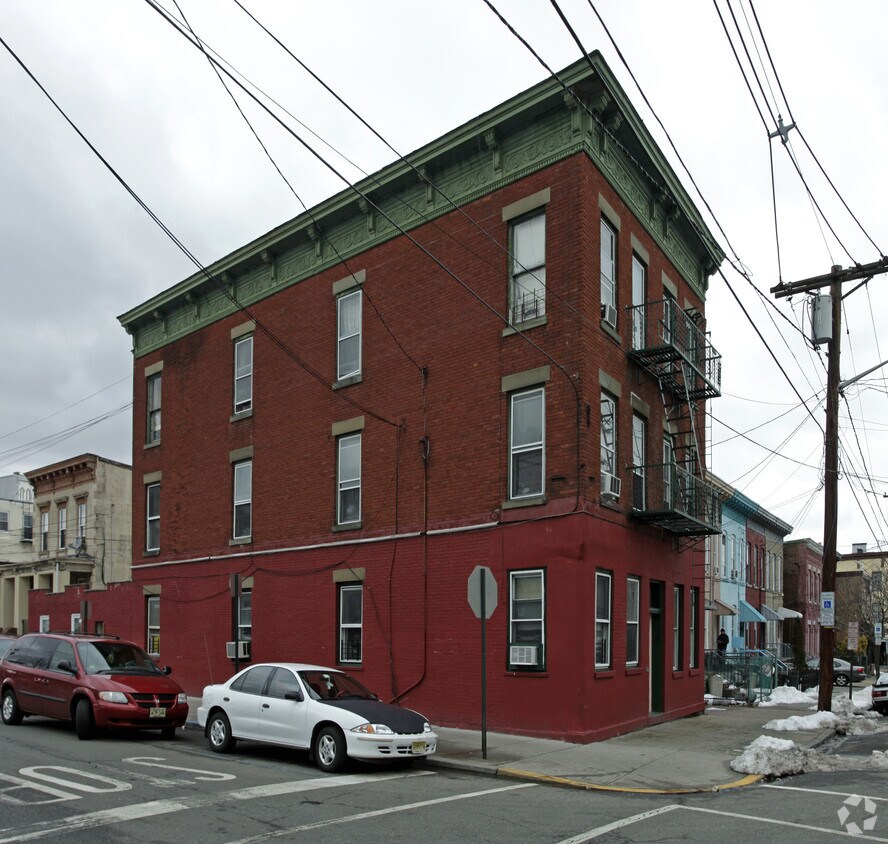 Primary Photo - 2401 West St