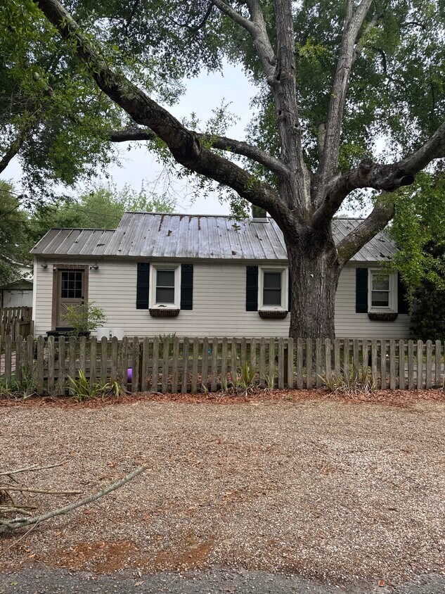Foto principal - 612 Adluh St