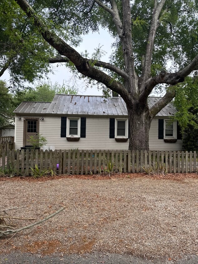 Photo - 612 Adluh St (Mount Pleasant, SC)