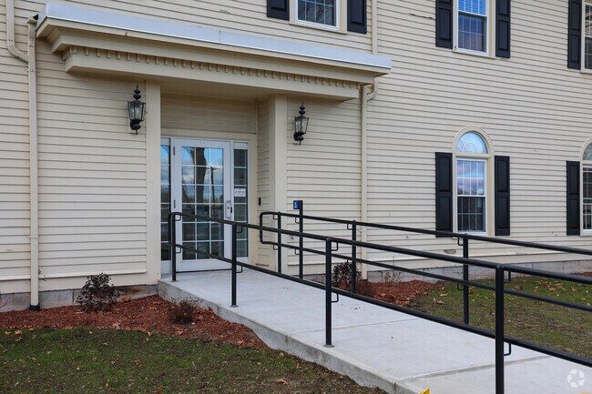 Entrada - 3 Meeting House Rd