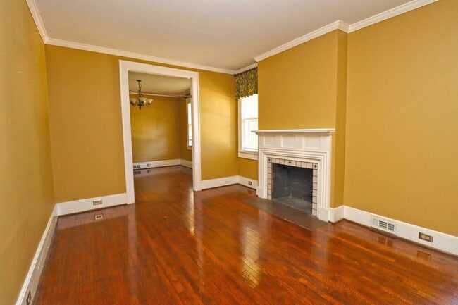 Building Photo - Charming 3 Bedroom, 2 Bath Brick Bungalow ...