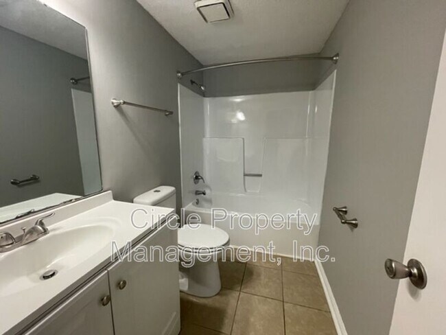 Building Photo - 111 Claybill Dr