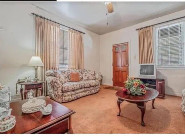 Building Photo - 308 W 6th Ave