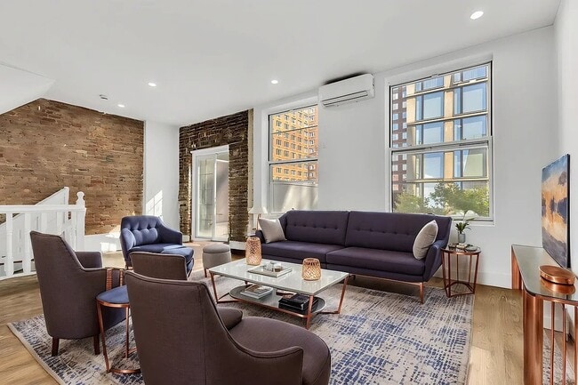 Building Photo - 261 Bowery