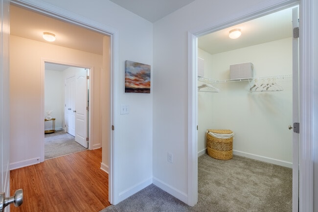 Building Photo - Parcstone Apartments