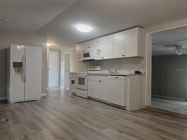 Foto del edificio - 8352 W Orangetree St