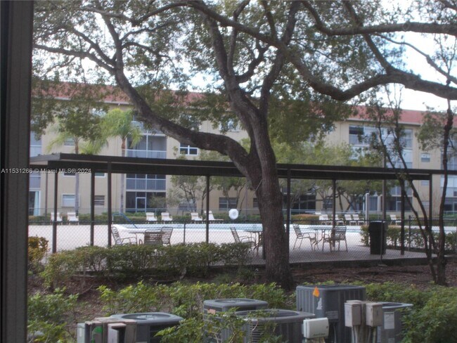 Building Photo - 1400 SW 124th Terrace