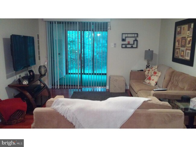 Foto del edificio - 245 Shawmont Ave