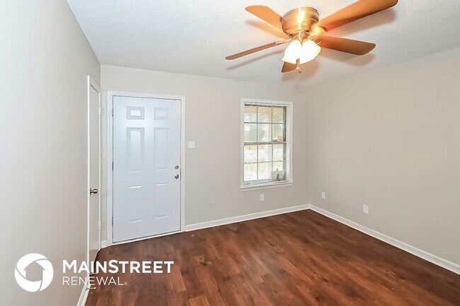 Foto del edificio - 4229 Forest View Dr