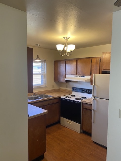 Building Photo - 3939 La Rosa Dr