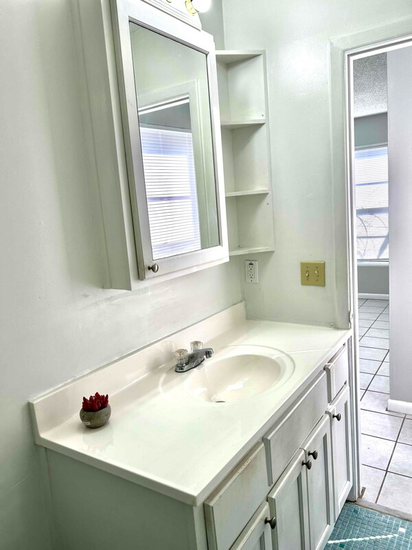 Foto del edificio - 3877 Herschel St