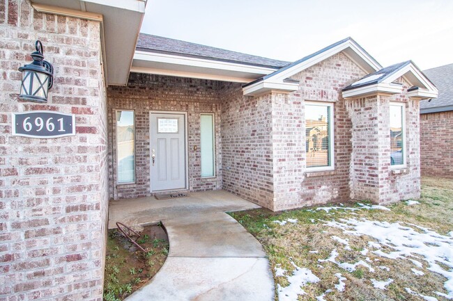 Building Photo - Pre-leasing for Fall!! 3/2/2 Luxury Home i...