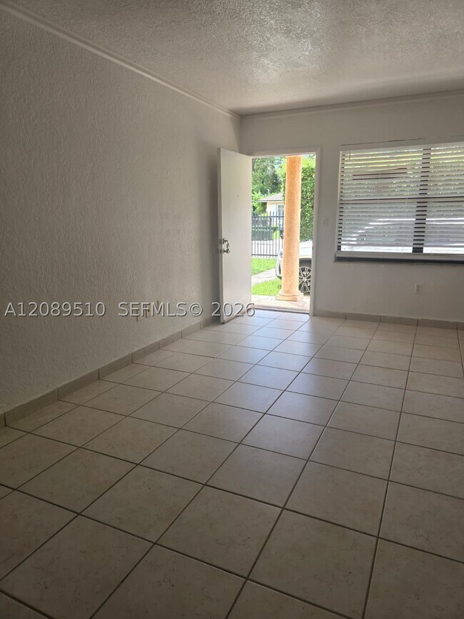 Foto del edificio - 6125 SW 63rd St
