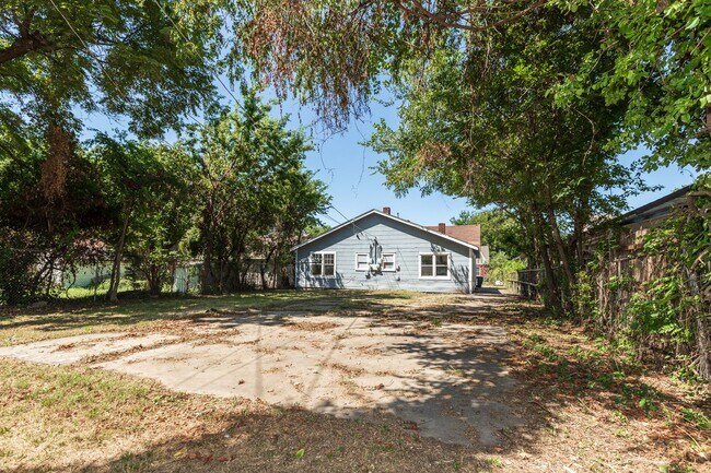 Building Photo - 119 N Birmingham Duplex