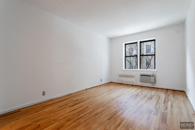 Building Photo - 205 E 89th St
