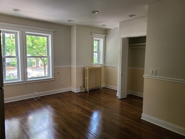 Building Photo - 4024 N Ashland Ave