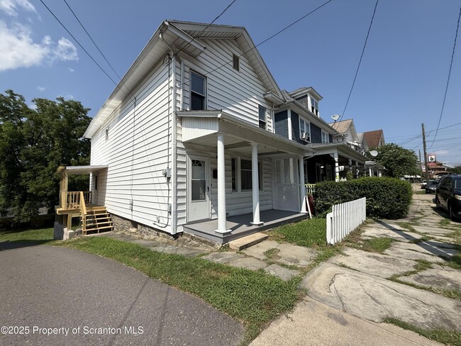 Building Photo - 328 Main St