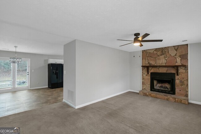 Building Photo - 321 Summerwood Ln