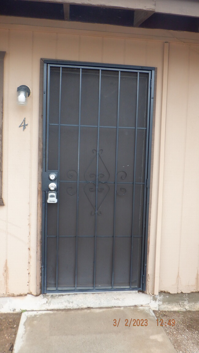 Building Photo - 441 W 20th Ave