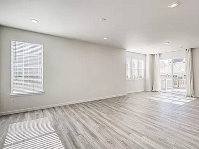 Foto del edificio - $500  Move in Special!! 2B/2.5B Pair Home ...