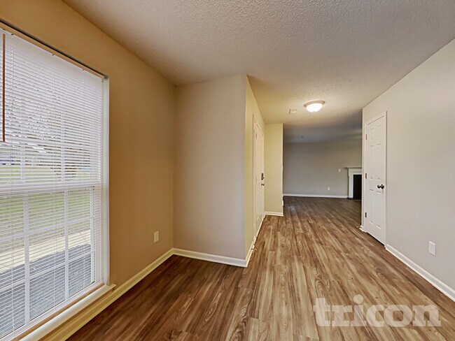 Foto del edificio - 2921 Barbee Ct