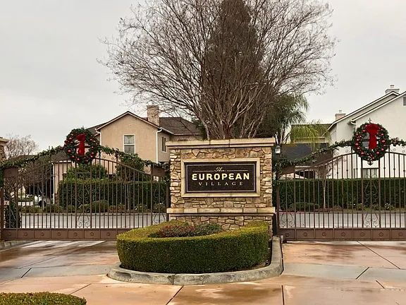 Foto del edificio - 56 W Bohemia Ln
