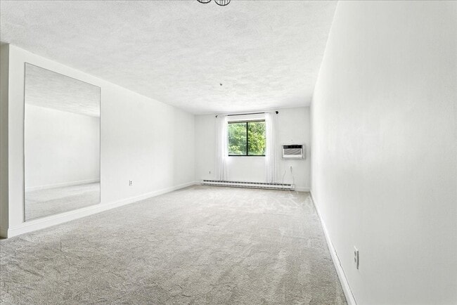 Building Photo - 67 Milliken Ave