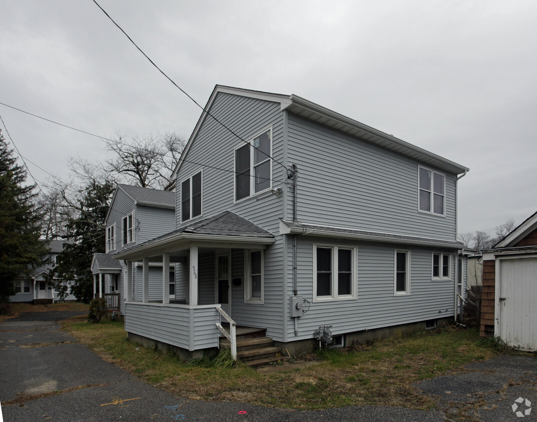 Building Photo - 856-876 West Main St