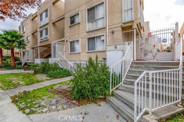 Building Photo - 116 W Maple St