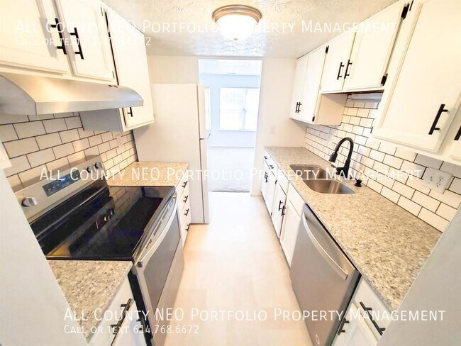 Building Photo - 3 Bed, 2.5 Bath Condo Located In Reynoldsb...