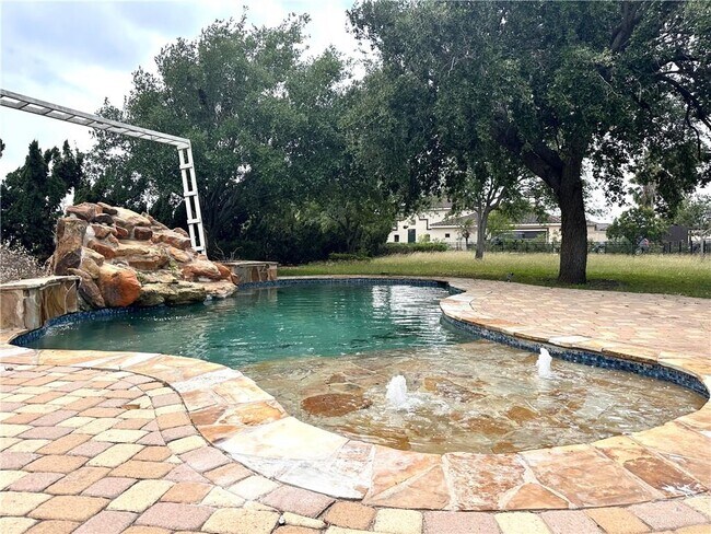 Building Photo - 1001 Hacienda Del Sol