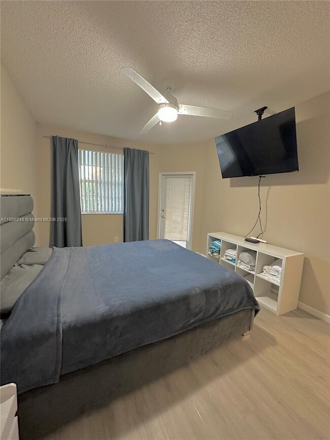 Foto del edificio - 3155 NE 184th St