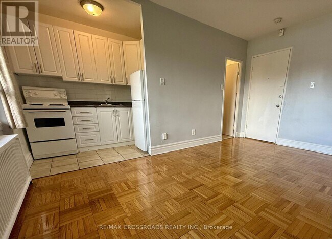 Photo du bâtiment - 2770 Yonge St