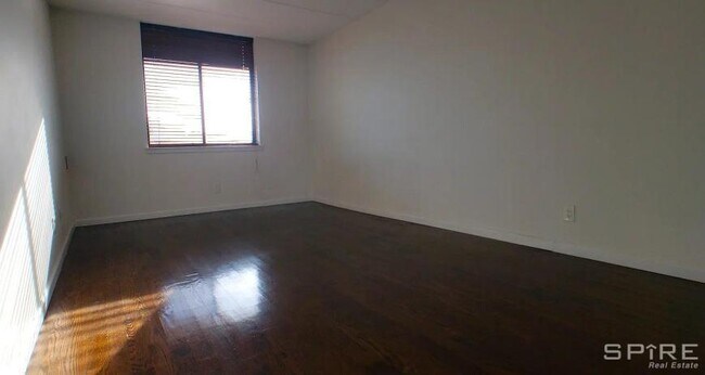 Building Photo - 1 bedroom in New York NY 11102