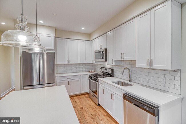 Foto del edificio - 7004 Pipers Glen Way