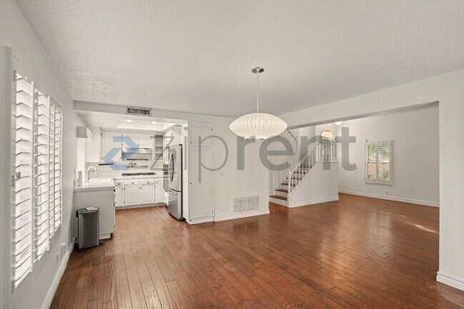 Building Photo - Unit
