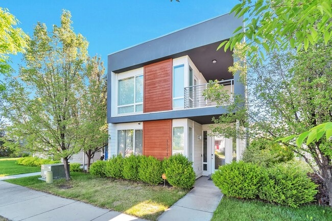 Building Photo - 11611 Alexandria Dr