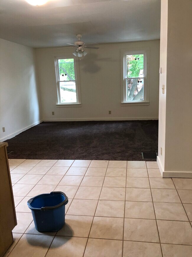 Living Room - 419 Parkview Dr