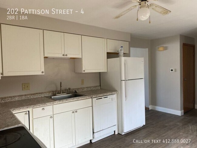 Building Photo - 2 bedroom 1.5 bath Townhome Evans City!