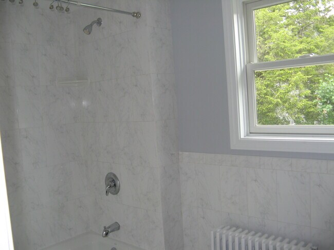 1 bath - 724 Ives Row