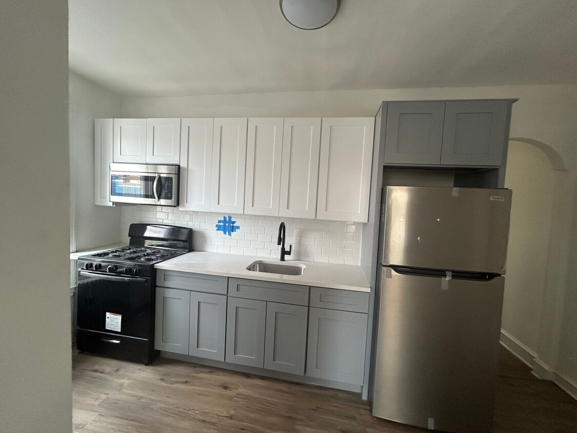 Primary Photo - 3253 Jasper st 2Br apt $ 1195
